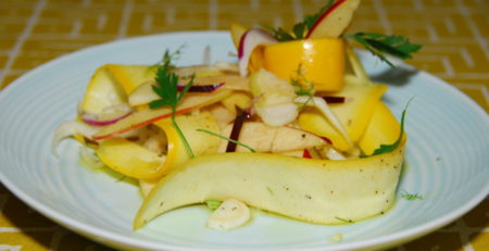 Салат с фенхелем и кабачком